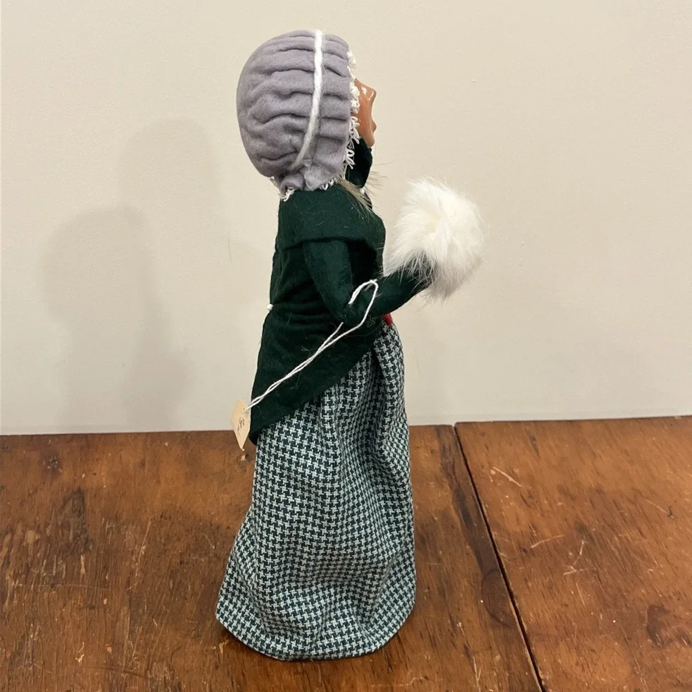 1994 BYERS CHOICE CHRISTMAS CAROLER Woman Long Blond Green Houndstooth Dress